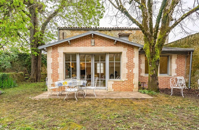 Holiday Home 'La Maison Télémaque' with Private Terrace, Private Garden and Wi-Fi