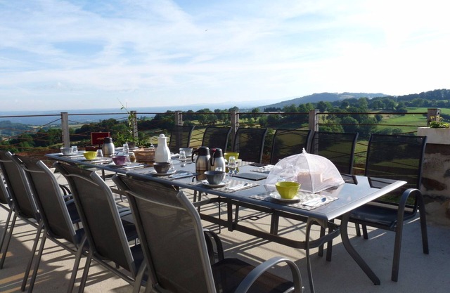 Holiday Home 'La Monssendie' with Mountain View, Private Terrace and Wi-Fi