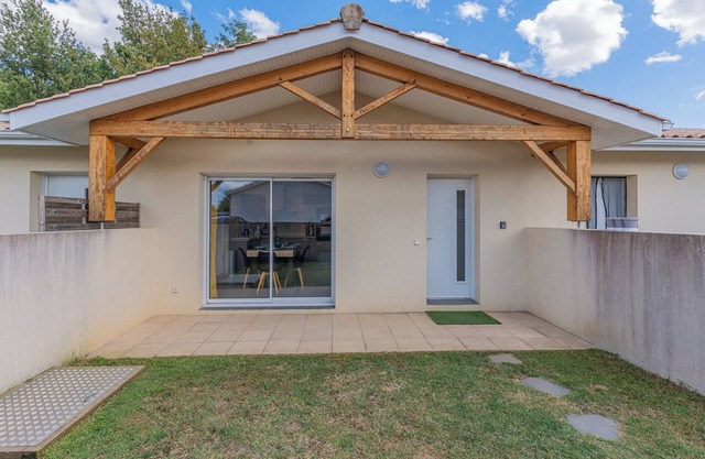 Holiday Home 'La P'tite Maison De Charlotte' with Private Terrace, Wi-Fi and Air Conditioning