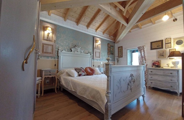 Holiday Home 'La Petite Maison 15kms Puy Du Fou' with Private Terrace and Wi-Fi