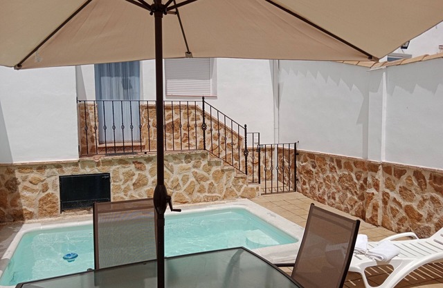 Holiday Home La Reconquista with Pool, Garden & Wi-Fi
