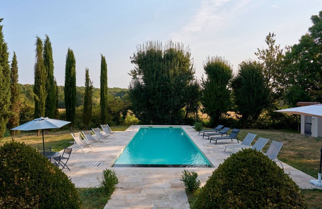 Holiday Home – Large Bastide in Chapdeuil, Heated Pool & Comfort for 16 Guests