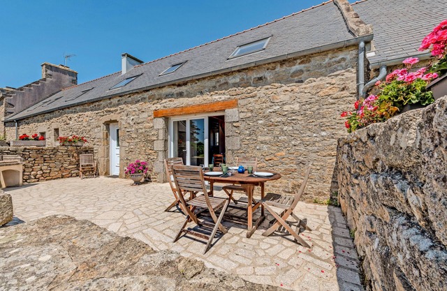 Holiday Home 'Le Gîte Vert 3' with Private Terrace and Shared Garden