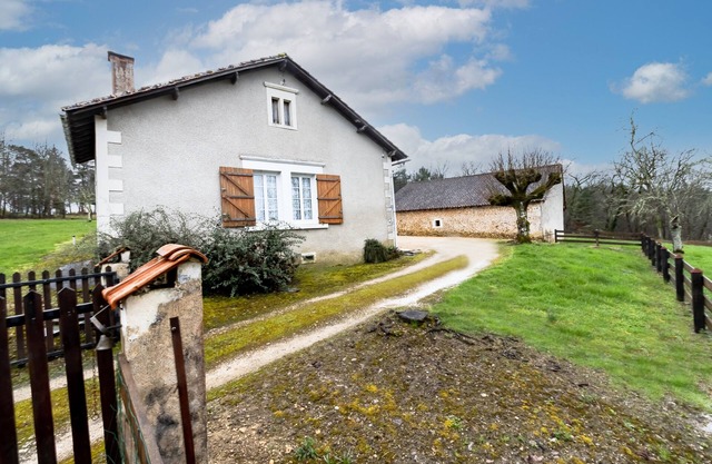Holiday Home 'Le Haut Picot' with Private Terrace, Wi-Fi and Air Conditioning