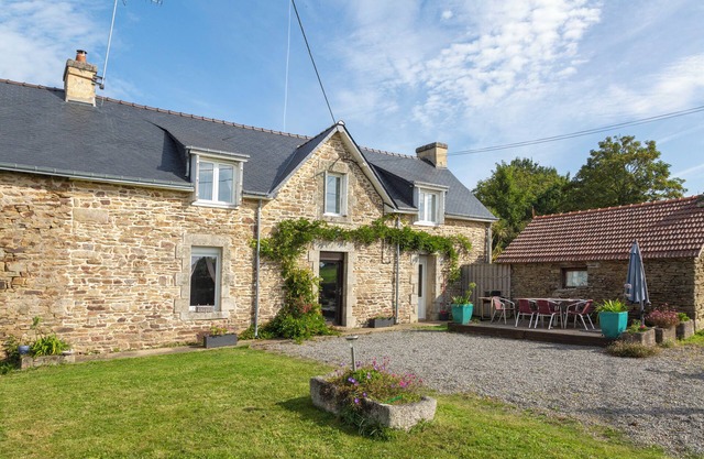 Holiday Home 'Longère 5min De Pont-Aven' with Private Garden
