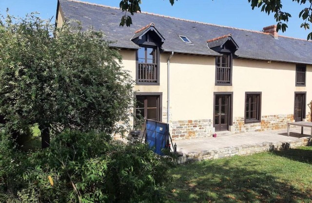 Holiday Home 'Longère Familiale' with Private Terrace, Private Garden and Wi-Fi