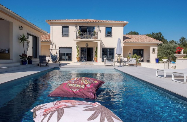 Holiday Home 'Maison De Vacances Carsac-de-Gurson' with Shared Pool, Terrace and Garden