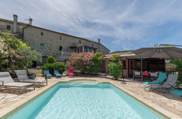 Holiday Home 'Mas Le Bragalou' with Mountain View, Private Pool and Wi-Fi