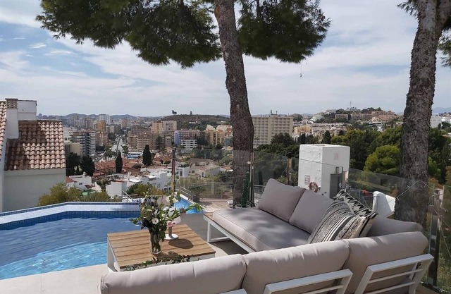 Holiday Home 'Modern Townhouse with Stunning View' with Sea View, Wi-Fi and Air Conditioning