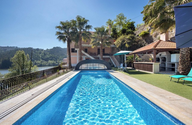 Holiday Home 'Porto Douro' with Private and Indoor Pools, Heated Water, Terrace and Wi-Fi