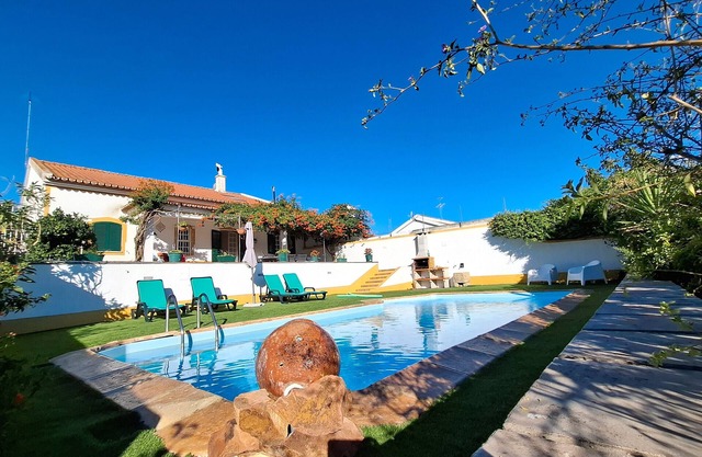 Holiday Home 'Rota Do Viajante' with Private Pool, Wi-Fi and Air Conditioning