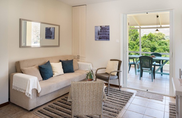 Holiday Home 'Stunning Views Kantouni Beach' with Mountain View, Wi-Fi and Air Conditioning