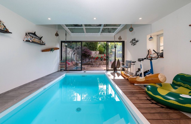Holiday Home 'Ty Al Louarn - Pool - Spa' with Private Terrace, Shared Garden and Wi-Fi