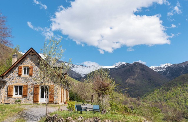 Holiday Home 'Ty Sioul - Vue Montagne' with Mountain View, Private Terrace and Wi-Fi