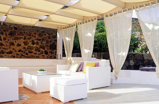 Holiday Home "Vento del sud" with Sea View, Garden & Terrace