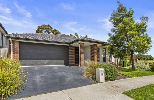 Holiday Home VIC Officer 5BR WiFi Parking