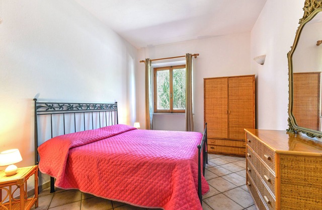 Holiday Home 'Vicino Alla Spiaggia - Procchio' with Shared Garden