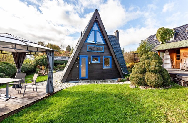 Holiday Home 'Villa Natura' with Mountain View, Terrace, Garden & Wi-Fi