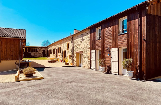 Holiday Home with Aircon and Private Heated Pool - 40 Minutes from Bergerac