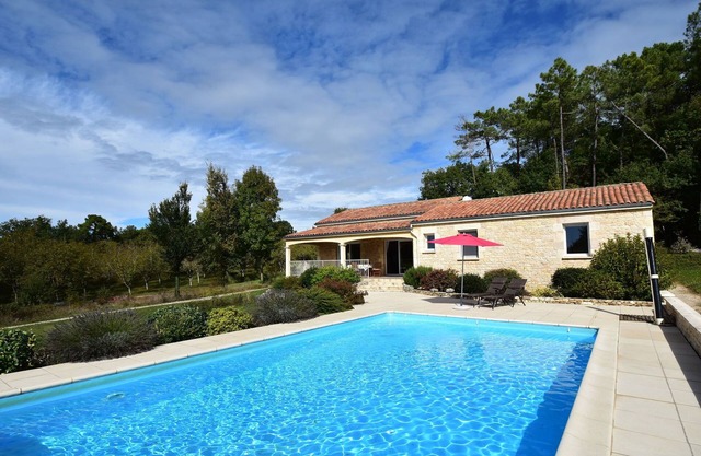 Holiday home with private pool in Montcléra