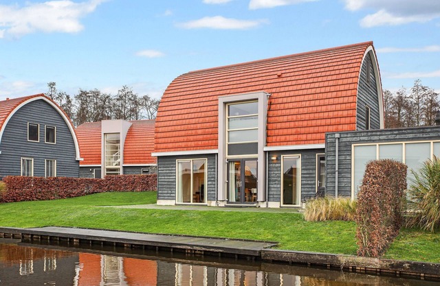 Holiday home with sauna, located on the water