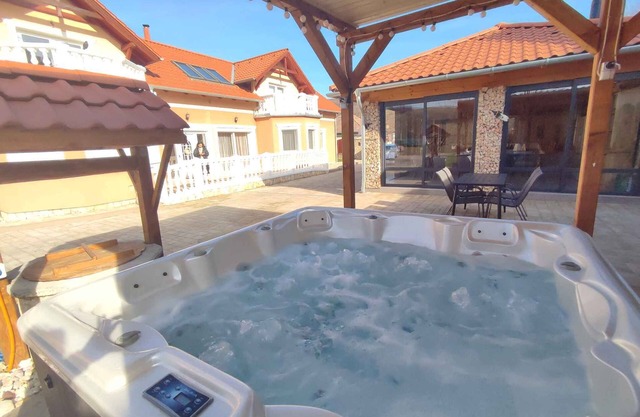 Holiday home with whirlpool, sauna, air conditioning, WiFi and fitness equipment