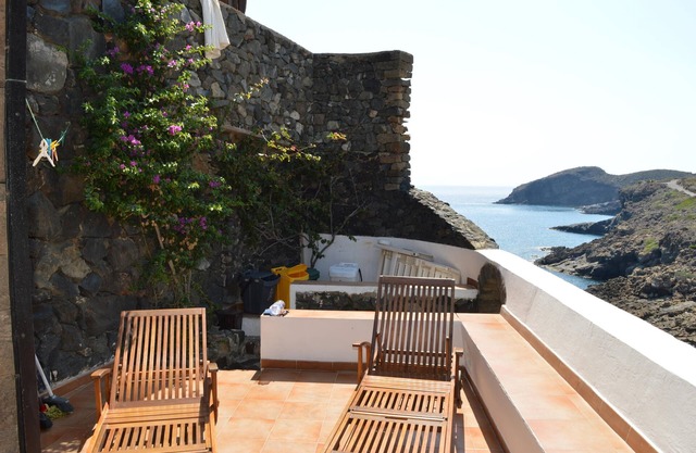 Holiday Home "Ziloto" with Sea View, Terrace & Wi-Fi