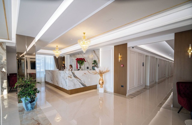 Holiday Hotel