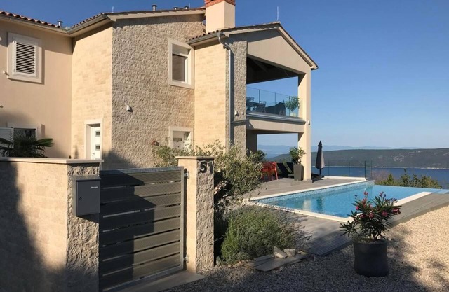 Holiday house Brsec for 1 - 18 persons with 6 bedrooms - Holiday home