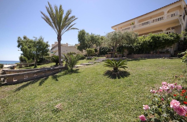Holiday house Cala Mandia for 1 - 7 persons with 3 bedrooms - Row house