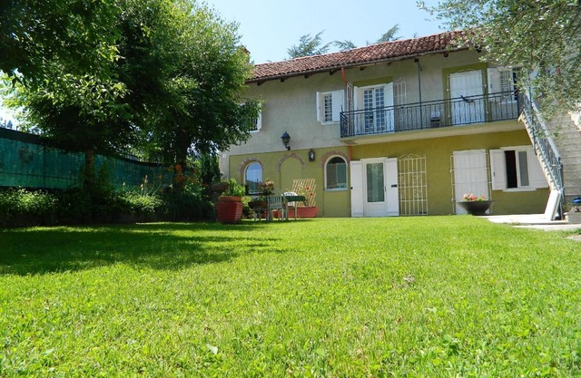 Holiday house Diano d'Alba for 2 - 5 persons with 2 bedrooms - Twin house