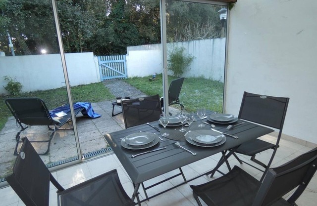 Holiday house in Fromentine for 4, veranda, pets allowed, garden, parking