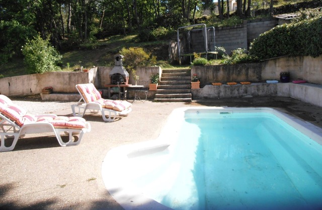 Holiday house in the heart of the luberon, in its green setting