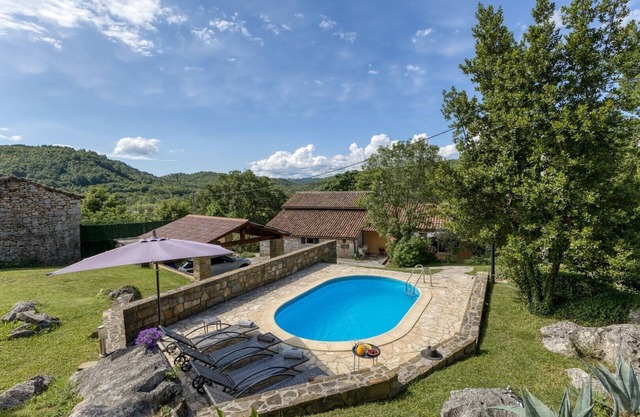 Holiday House Kapitani Hum