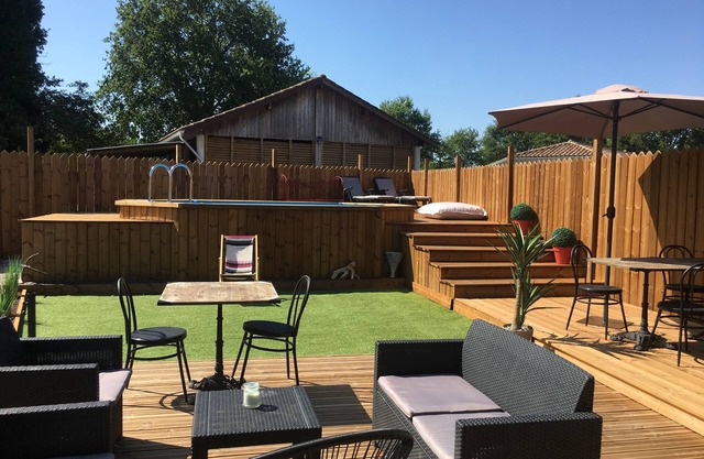 Holiday house MIMIZAN, Very warm wooden terrace, private swimming pool.