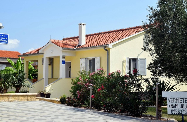 Holiday house Nevidane for 1 - 5 persons with 3 bedrooms - Holiday house