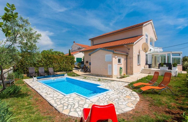 Holiday House Nika with Pool and Garden