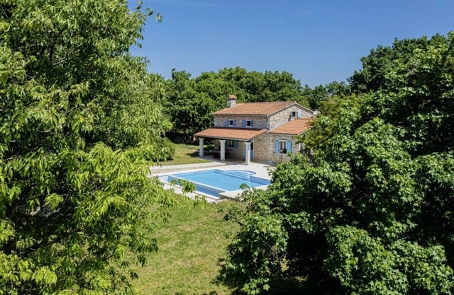 Holiday house Pićanci * secluded location, 3800 m2 garden, private pool