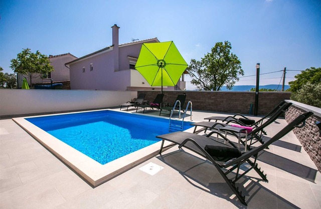 Holiday house Pink with Pool