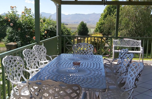Holiday house priced per bedroom - 4, fenced garden, great views, walk to town
