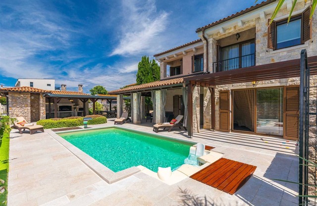 Holiday house SEASCAPE I with heated pool and spacious garden