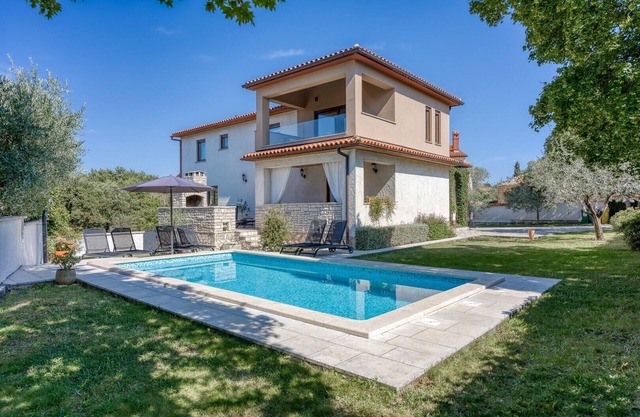Holiday House Tina with Private Pool
