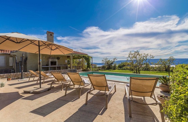 Holiday house TRSJA with swimming pool