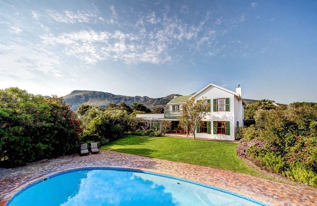 Holiday house with sea and mountain views and a large garden