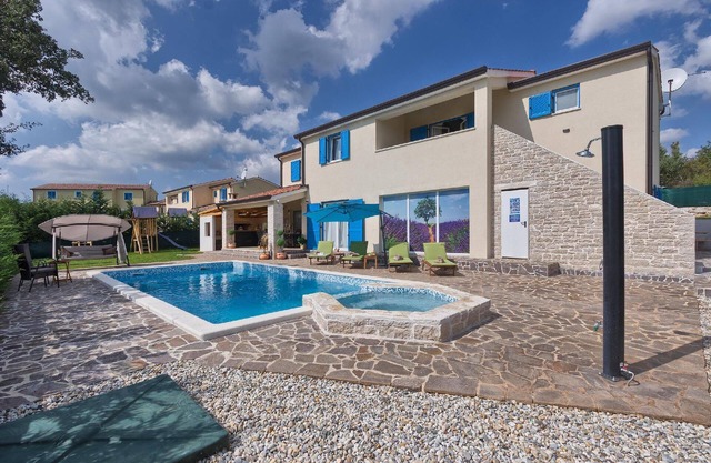 Holiday house Zminj for 1 - 11 persons with 5 bedrooms - Holiday home