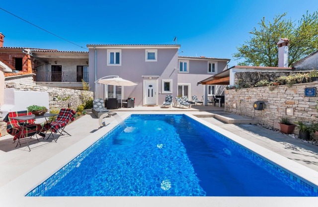 Holiday house Zminj for 1 - 8 persons with 4 bedrooms - Holiday home
