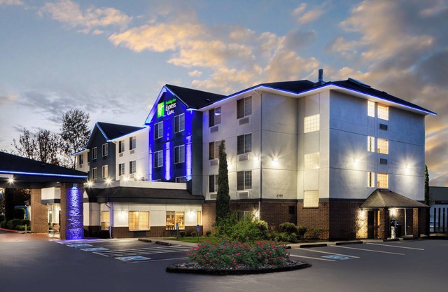 Holiday Inn Express Hotel & Suites Portland-Jantzen Beach by IHG