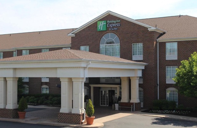 Holiday Inn Express Hotel & Suites Warrenton by IHG