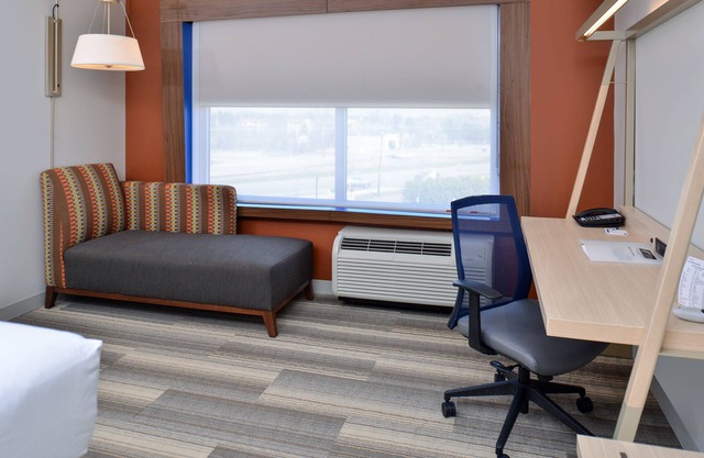 Holiday Inn Express & Suites Brighton South - US 23 by IHG