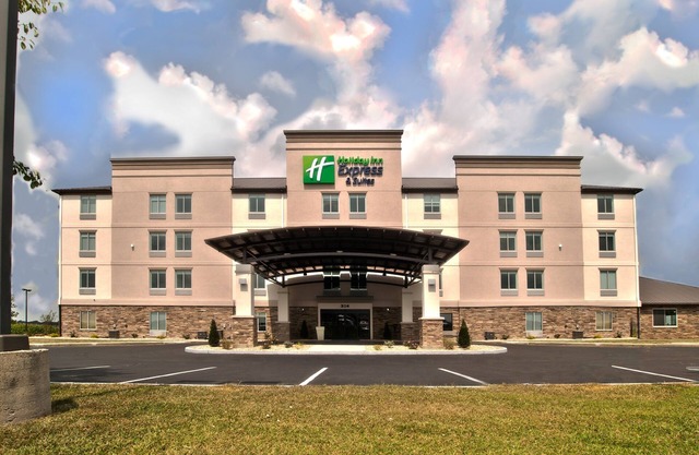 Holiday Inn Express & Suites Evansville North by IHG